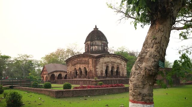 This is the Radha Madhav Temple; the walls of the temple depict tales from the Krishna Leela Puranas as well as scenes of contemporary life.