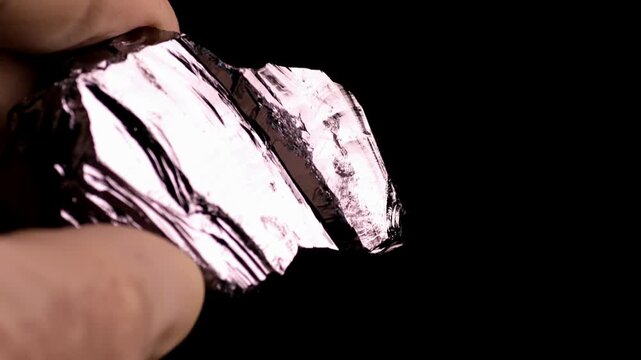 Monocrystalline silicon chunk