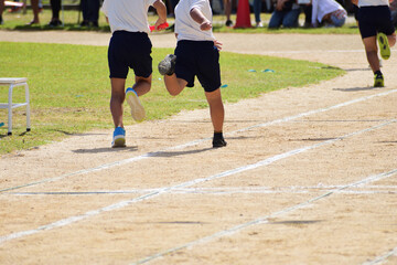 Obraz premium 小学生の運動会（リレー）