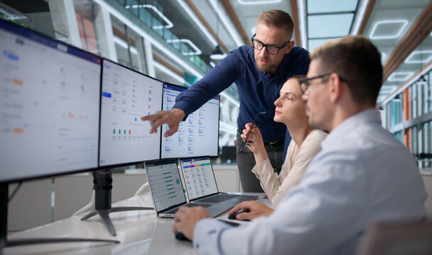 Human Resources Manager Reviews Payroll Software