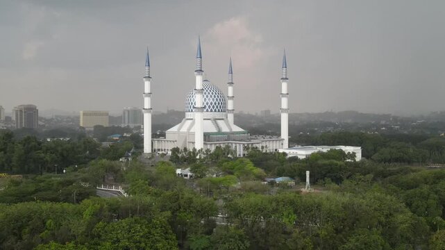 Ascending Drone Reveal of Sultan Salahuddin Abdul Aziz Mosque (Blue Mosque), Shah Alam, Malaysia, 4K