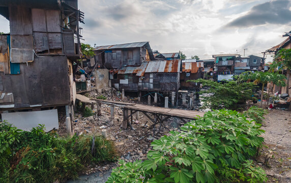 Life amidst challenges in a philippine slum community surrounded by poor living conditions and pollution
