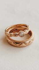 Naklejka premium A pair of gold wedding rings on a white background