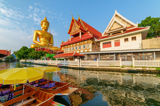 Awesome view of Phra Buddha Dhammakaya Thep Mongkol statue