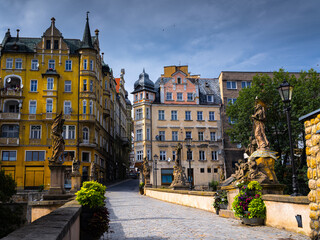 Obraz premium 2025-08-27; Historic gothic stone bridge with baroque statues and colourful townhouses in Kłodzko. Poland