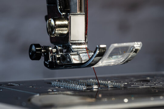 Sewing machine foot with needle at the top and carrier in close-up