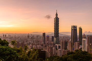 Naklejka premium 台湾にある台北のとても美しい夕焼け風景A beautiful sunset view of Taipei, Taiwan