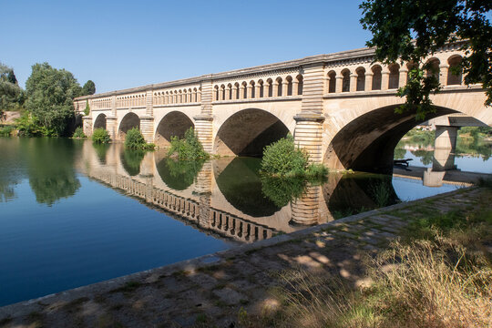 Le Pont Canal de B&eacute;ziers dans le d&eacute;partement de l'H&eacute;rault en r&eacute;gion Occitanie