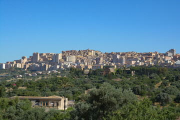 Naklejka premium panorama autour de la vallée des temples à Agrigente - Italie - Sicile