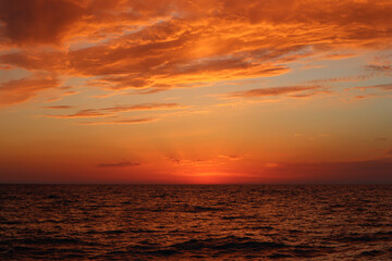 Obraz premium Dramatic Sunset over the sea