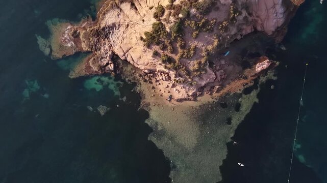 Isla de la Olla en Altea, en el Mediterraneo , Alicante