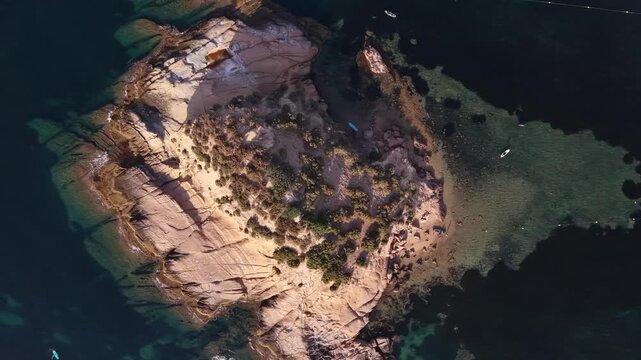 Isla de la Olla en Altea, en el Mediterraneo , Alicante