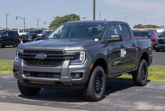 Ford Ranger Supercrew 4X4 XL truck at a dealership. Ford offers the Ranger with a 2.3L EcoBoost 4-Cylinder engine. MY:2026
