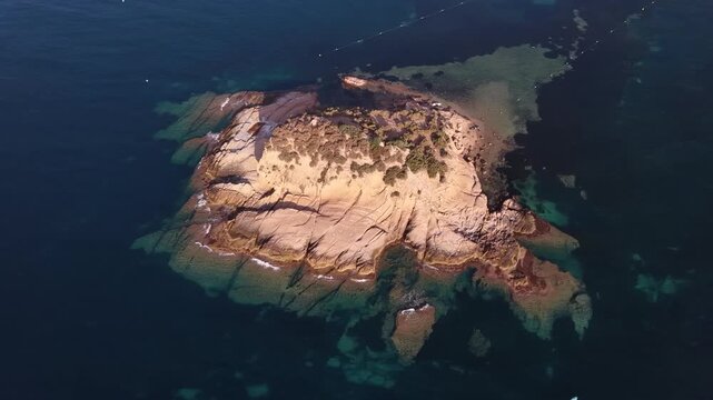 Isla de la Olla en Altea, en el Mediterraneo , Alicante