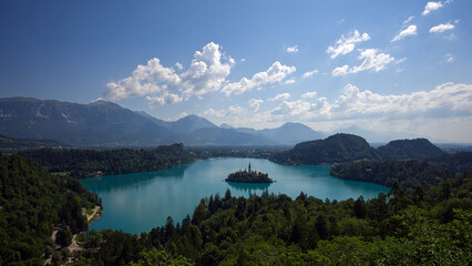 Scoprendo la magia del lago che attrae viaggiatori da vicino e da lontano. © Ivan