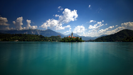 Scoprendo la magia del lago che attrae viaggiatori da vicino e da lontano. © Ivan