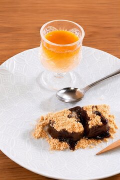 cake with orange Title

Traditional Japanese Warabi Mochi Dessert with Kinako and Kuromitsu

Keywords

Japanese dessert, Japanese sweets, wagashi, traditional Japanese food, kinako, roast