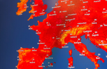 Temperature record and europe red map concept for extreme heatwave and global warming © RetoricMedia