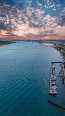 Fototapeta premium Aerial shot of a gorgeous landscape along the Detroit River in Detroit Michigan USA