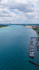 Fototapeta premium Aerial shot of a gorgeous landscape along the Detroit River in Detroit Michigan USA