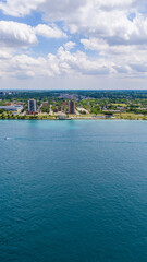 Fototapeta premium Aerial shot of a gorgeous landscape along the Detroit River in Detroit Michigan USA