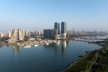 Obraz premium Shenzhen Bay waterfront city skyline with modern skyscrapers and marina yachts at dawn