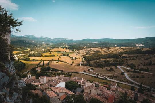 Blick &uuml;ber das Dorf Trigance in der Provence in Frankreich