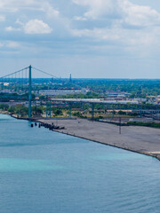 Fototapeta premium Aerial shot of a gorgeous landscape along the Detroit River in Detroit Michigan USA