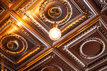 Obraz premium detail of the ceiling of a hotel with bulb