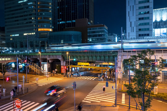 夜の秋葉原駅周辺（東京都千代田区外神田）