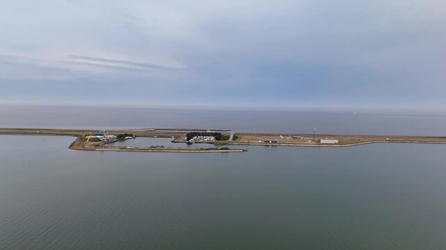 Navigating the Zuiderhaven on the afsluitdijk