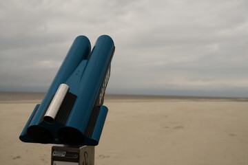 Lunettes d'observation sur la plage de Berck-sur-Mer dans le Pas-de-Calais en France © Pause Papote