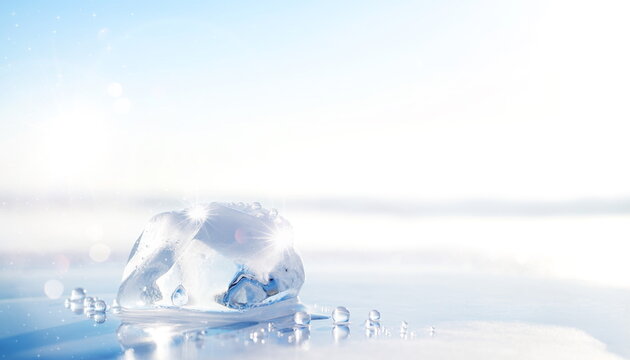 Ice piece on a wide bright abstract horizon background 広大な輝く地平線と氷の背景素材