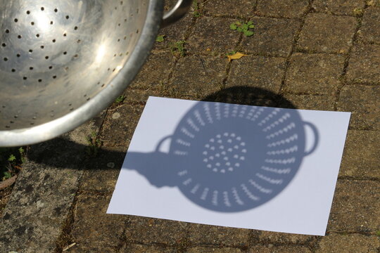 Demonstration of the use of a colander to project an image of a solar eclipse to view it safely