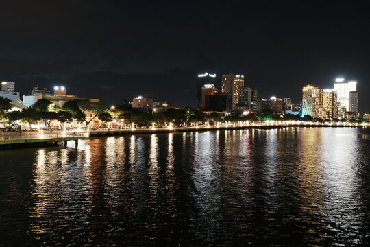 Night View of Han River and City Skyline in Da Nang, Vietnam - ベトナム ダナン ハン川と街並みの美しい夜景


