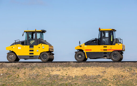 heavy machinery for asphalt road construction
