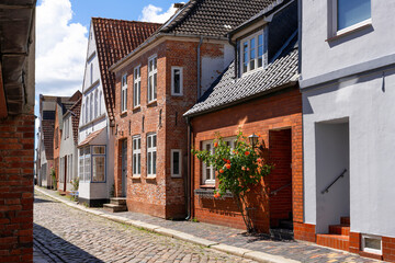 Fototapeta premium Husum, Graue (bunte) Stadt am Meer, Altstadt