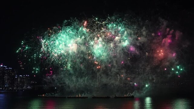 Splendid firework show illuminating Busan Gwangan Bridge, Korea - 한국 부산 광안대교를 환하게 비추는 화려한 불꽃 쇼