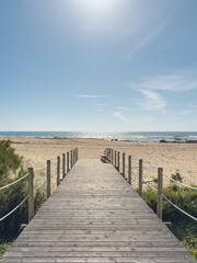 Obraz premium Wooden Boardwalk leading to Miramar Beach Coast