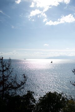 兵庫県赤穂市の海に広がる穏やかな瀬戸内海の風景  
Calm Seto Inland Sea view from Ako City, Hyogo
