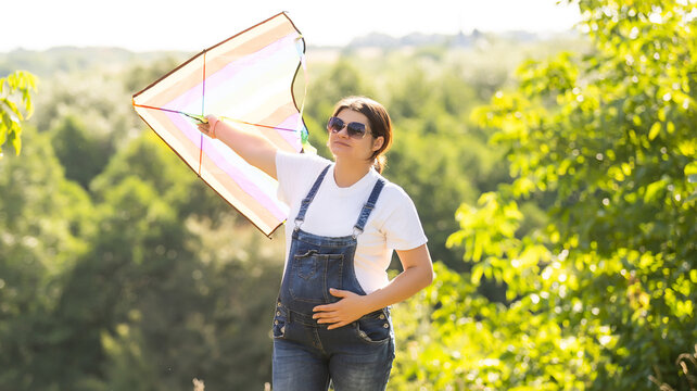pregnant woman with a kite