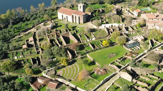 Granadilla - Village m&eacute;di&eacute;val abandonn&eacute; de Granadilla - Estr&eacute;madure, Espagne - drone 4k