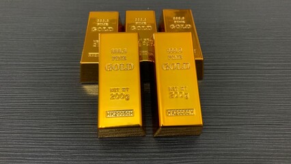 gold bars arranged upright and forward, purpose for marketing or background © MR HEPPY