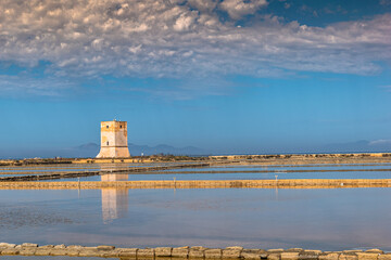 Lo spettacolo multicolore delle saline di Trapani, tra cielo, terra, sole e mare © alessandrogiam