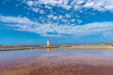 Lo spettacolo multicolore delle saline di Trapani, tra cielo, terra, sole e mare © alessandrogiam