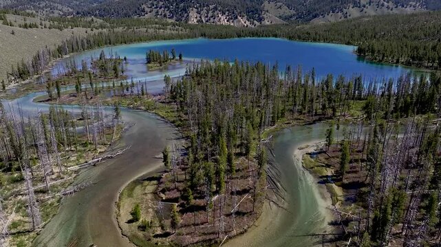 Little Redfish lake and Sawtooth mountains