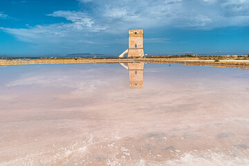 Lo spettacolo multicolore delle saline di Trapani, tra cielo, terra, sole e mare © alessandrogiam