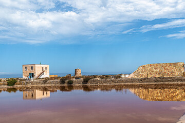 Lo spettacolo multicolore delle saline di Trapani, tra cielo, terra, sole e mare © alessandrogiam