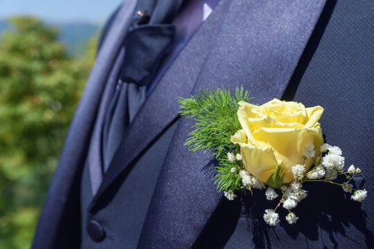 Matrimonio, Particolare dell'abito dello sposo