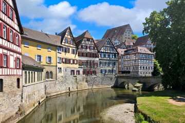 Obraz premium Traditional river houses in the Old Town of Schwabisch Hall, Germany